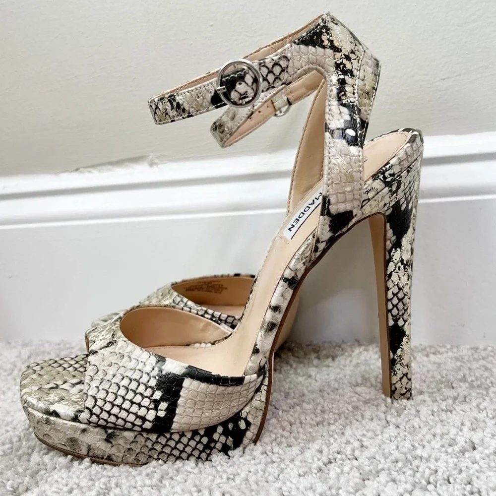 Steve Madden snake print platform shoe size 9 1/2   #024-6